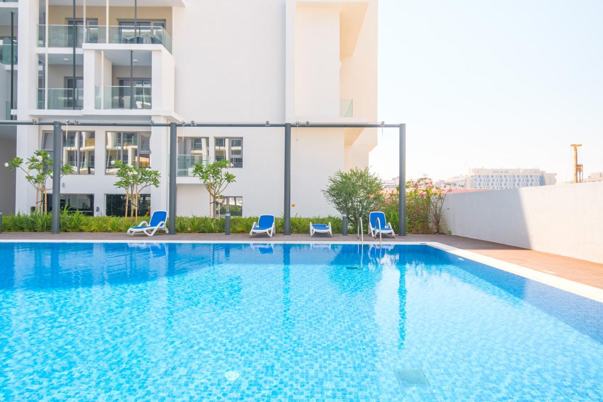 Poolside Charm Apartment Abu Dhabi Exterior photo