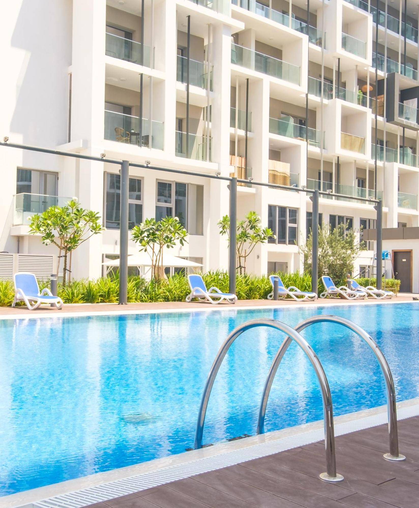 Poolside Charm Apartment Abu Dhabi Exterior photo